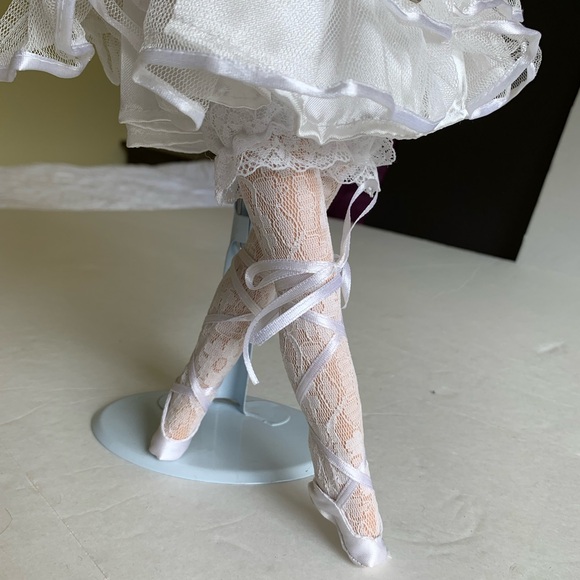 Collectible 16” porcelain doll ballerina blond ballet dancer white tutus point - Picture 6 of 10